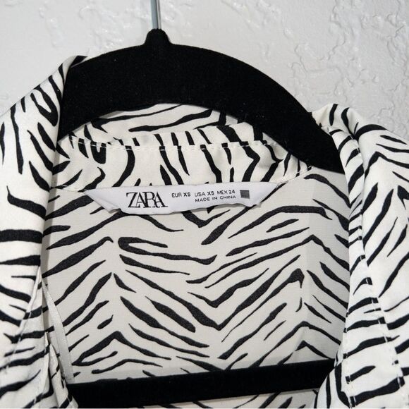 Zara Black‎ & White Zebra Print Silky Button Up Shirt size XS - Picture 4 of 6